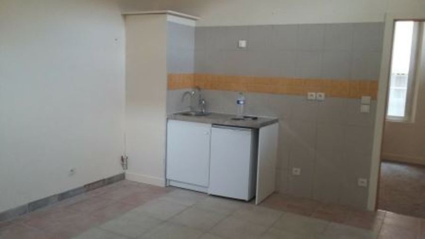 appartement à louer - 2 pièces - 30.9 m2 - MONTEREAU FAULT YONNE - 77 - ILE-DE-FRANCE - Century 21 Martinot Immobilier appartement à louer - 2 pièces - 30.9 m2 - MONTEREAU FAULT YONNE - 77 - ILE-DE-FRANCE - Century 21 Martinot Immobilier