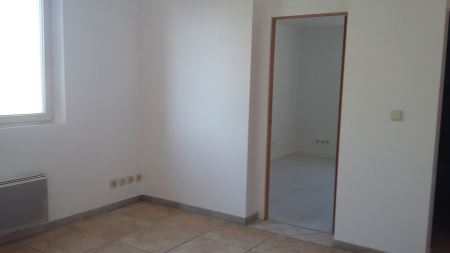 appartement à louer - 2 pièces - 28 m2 - MONTEREAU FAULT YONNE - 77 - ILE-DE-FRANCE