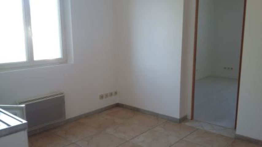appartement à louer - 2 pièces - 28.3 m2 - MONTEREAU FAULT YONNE - 77 - ILE-DE-FRANCE - Century 21 Martinot Immobilier appartement à louer - 2 pièces - 28.3 m2 - MONTEREAU FAULT YONNE - 77 - ILE-DE-FRANCE - Century 21 Martinot Immobilier