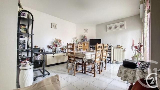Appartement F2 à vendre - 2 pièces - 38.57 m2 - MONTEREAU FAULT YONNE - 77 - ILE-DE-FRANCE - Century 21 Martinot Immobilier
