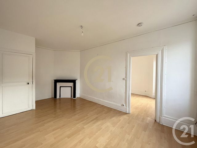 appartement à louer - 2 pièces - 40.0 m2 - MONTEREAU FAULT YONNE - 77 - ILE-DE-FRANCE - Century 21 Martinot Immobilier