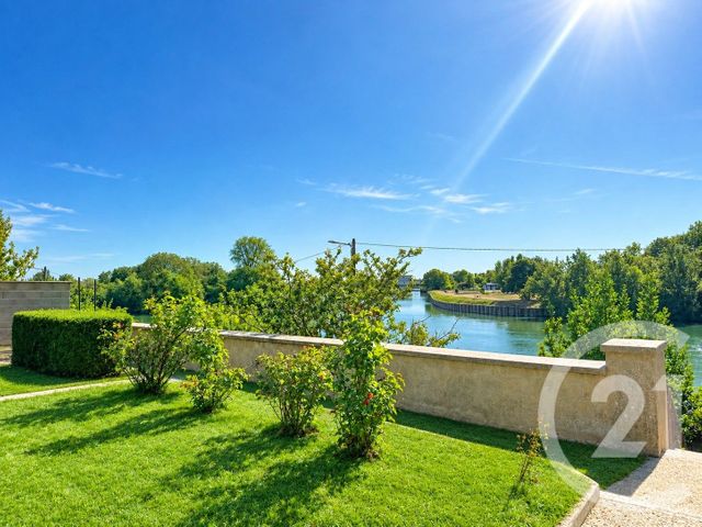 maison à vendre - 7 pièces - 160.96 m2 - MONTEREAU FAULT YONNE - 77 - ILE-DE-FRANCE - Century 21 Martinot Immobilier