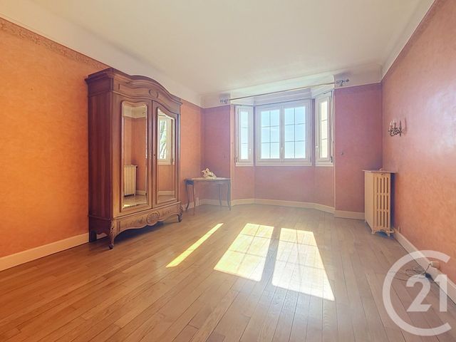 maison à vendre - 7 pièces - 160.96 m2 - MONTEREAU FAULT YONNE - 77 - ILE-DE-FRANCE - Century 21 Martinot Immobilier