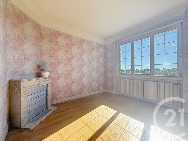 maison à vendre - 7 pièces - 160.96 m2 - MONTEREAU FAULT YONNE - 77 - ILE-DE-FRANCE - Century 21 Martinot Immobilier