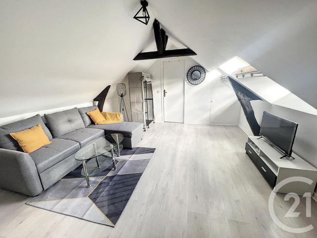 Studio à louer - 1 pièce - 12.4 m2 - MONTEREAU FAULT YONNE - 77 - ILE-DE-FRANCE - Century 21 Martinot Immobilier