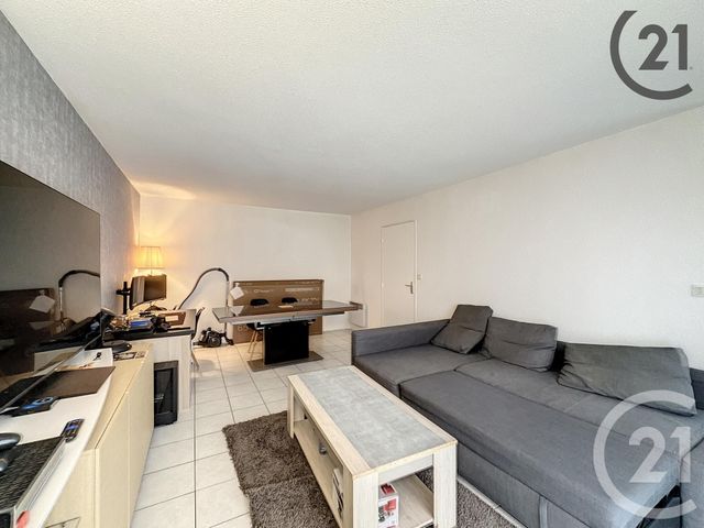 Appartement F2 à louer - 2 pièces - 48.43 m2 - MONTEREAU FAULT YONNE - 77 - ILE-DE-FRANCE - Century 21 Martinot Immobilier