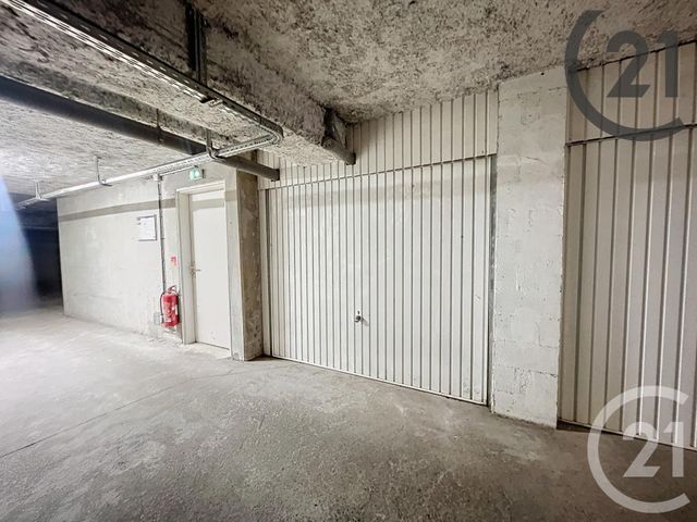 parking à louer - 12.9 m2 - MONTEREAU FAULT YONNE - 77 - ILE-DE-FRANCE - Century 21 Martinot Immobilier