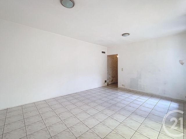Afficher la photo en grand Appartement F3 à vendre - 3 pièces - 60.11 m2 - MONTEREAU FAULT YONNE - 77 - ILE-DE-FRANCE - Century 21 Martinot Immobilier