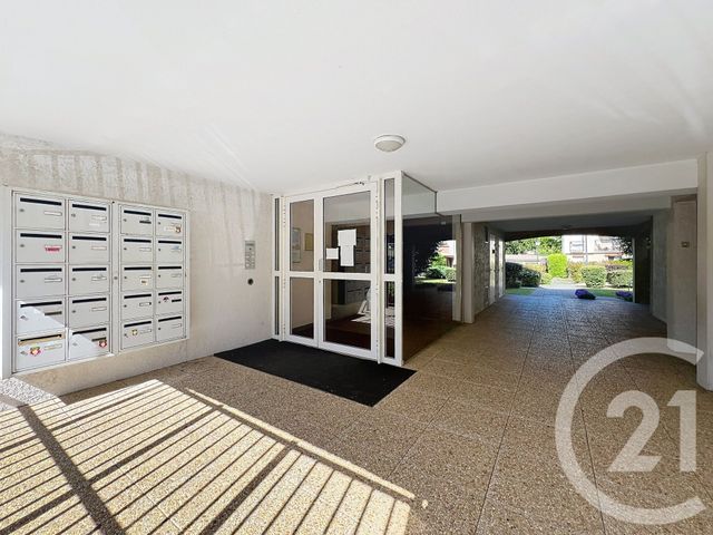 Appartement F3 à vendre - 3 pièces - 58.0 m2 - MONTEREAU FAULT YONNE - 77 - ILE-DE-FRANCE - Century 21 Martinot Immobilier