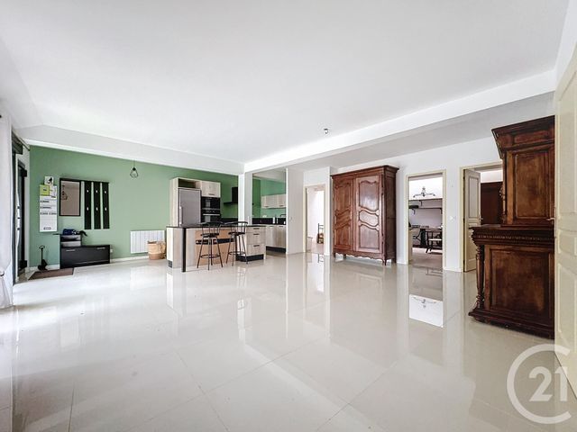 Appartement F4 à vendre - 4 pièces - 97.2 m2 - MONTEREAU FAULT YONNE - 77 - ILE-DE-FRANCE - Century 21 Martinot Immobilier