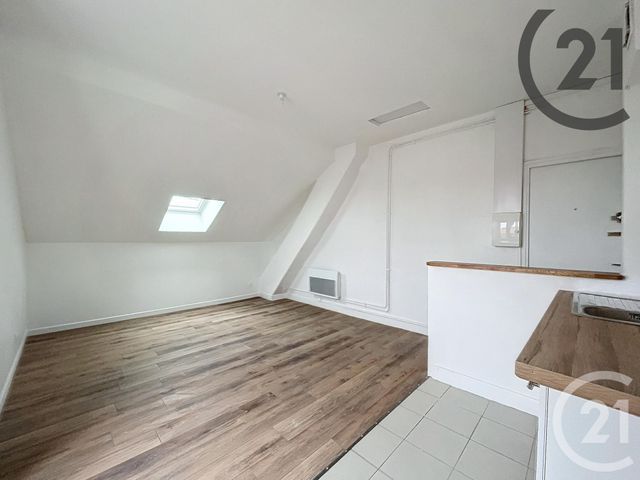 Afficher la photo en grand Appartement F2 à louer - 2 pièces - 32.0 m2 - MONTEREAU FAULT YONNE - 77 - ILE-DE-FRANCE - Century 21 Martinot Immobilier