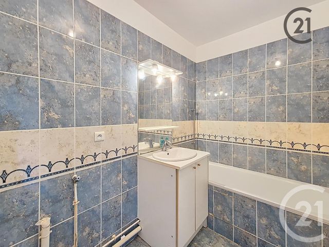 Appartement F2 à louer - 2 pièces - 44.3 m2 - MONTEREAU FAULT YONNE - 77 - ILE-DE-FRANCE - Century 21 Martinot Immobilier