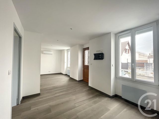 Appartement F3 à louer - 2 pièces - 63.0 m2 - MONTEREAU FAULT YONNE - 77 - ILE-DE-FRANCE - Century 21 Martinot Immobilier
