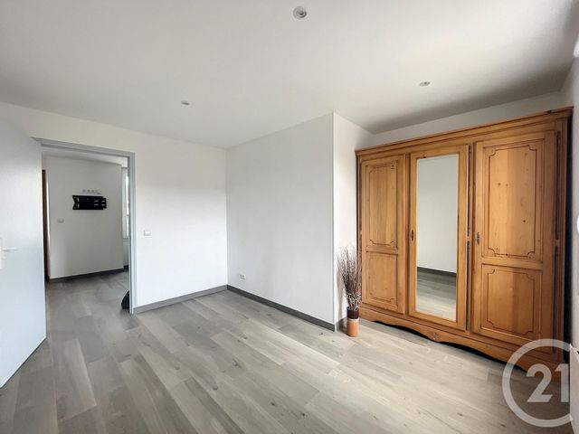 Appartement F3 à louer - 2 pièces - 63.0 m2 - MONTEREAU FAULT YONNE - 77 - ILE-DE-FRANCE - Century 21 Martinot Immobilier