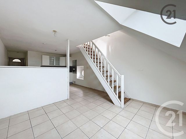 Appartement F2 à vendre - 2 pièces - 35.0 m2 - MONTEREAU FAULT YONNE - 77 - ILE-DE-FRANCE - Century 21 Martinot Immobilier