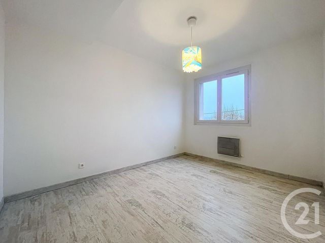 Appartement F4 à vendre - 4 pièces - 68.51 m2 - MONTEREAU FAULT YONNE - 77 - ILE-DE-FRANCE - Century 21 Martinot Immobilier