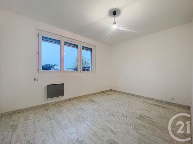 Appartement F4 à vendre - 4 pièces - 68.51 m2 - MONTEREAU FAULT YONNE - 77 - ILE-DE-FRANCE - Century 21 Martinot Immobilier