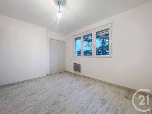 Appartement F4 à vendre - 4 pièces - 68.51 m2 - MONTEREAU FAULT YONNE - 77 - ILE-DE-FRANCE - Century 21 Martinot Immobilier