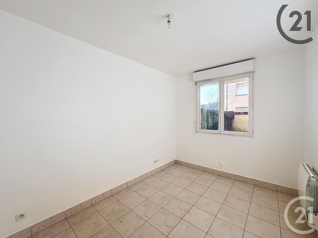 Appartement F2 à vendre - 2 pièces - 43.0 m2 - MONTEREAU FAULT YONNE - 77 - ILE-DE-FRANCE - Century 21 Martinot Immobilier