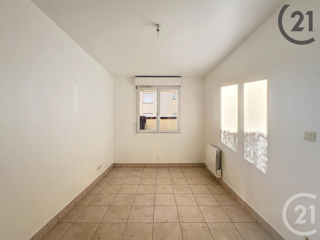 Appartement F2 à vendre - 2 pièces - 43.0 m2 - MONTEREAU FAULT YONNE - 77 - ILE-DE-FRANCE - Century 21 Martinot Immobilier