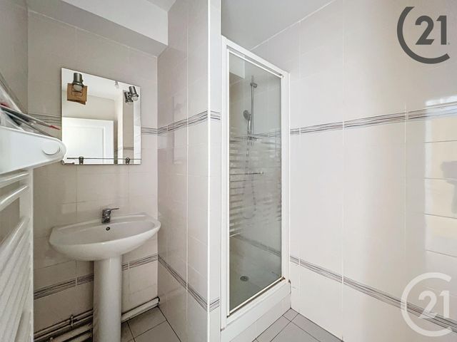 Appartement F2 à vendre - 2 pièces - 43.0 m2 - MONTEREAU FAULT YONNE - 77 - ILE-DE-FRANCE - Century 21 Martinot Immobilier