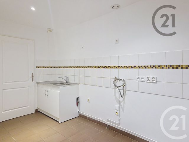 maison à louer - 5 pièces - 125.0 m2 - MONTEREAU FAULT YONNE - 77 - ILE-DE-FRANCE - Century 21 Martinot Immobilier