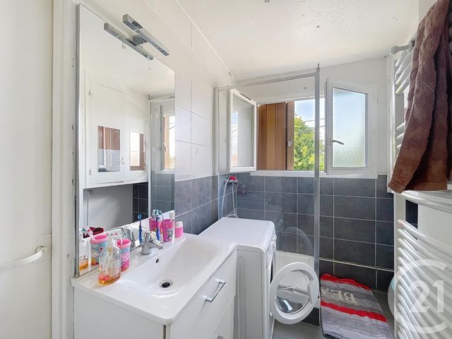 Appartement F3 à vendre - 3 pièces - 60.71 m2 - MONTEREAU FAULT YONNE - 77 - ILE-DE-FRANCE - Century 21 Martinot Immobilier