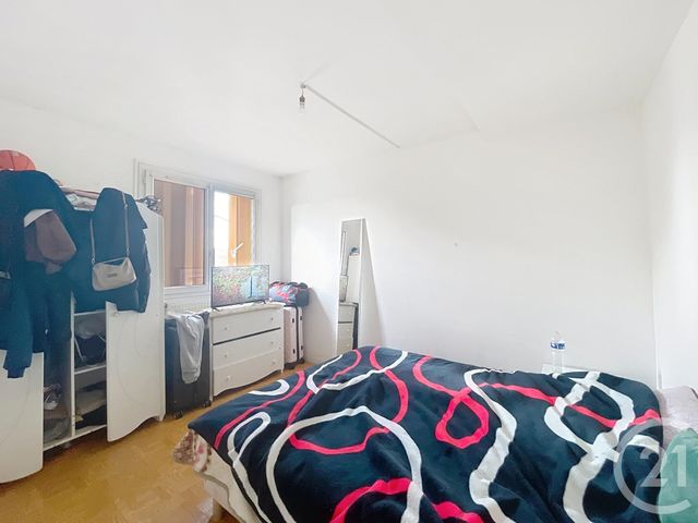 Appartement F3 à vendre - 3 pièces - 60.71 m2 - MONTEREAU FAULT YONNE - 77 - ILE-DE-FRANCE - Century 21 Martinot Immobilier