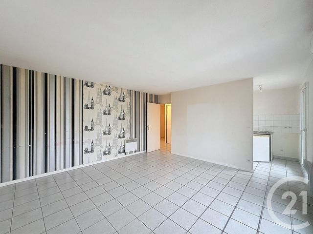 Appartement à louer - 2 pièces - 49.0 m2 - MONTEREAU FAULT YONNE - 77 - ILE-DE-FRANCE - Century 21 Martinot Immobilier