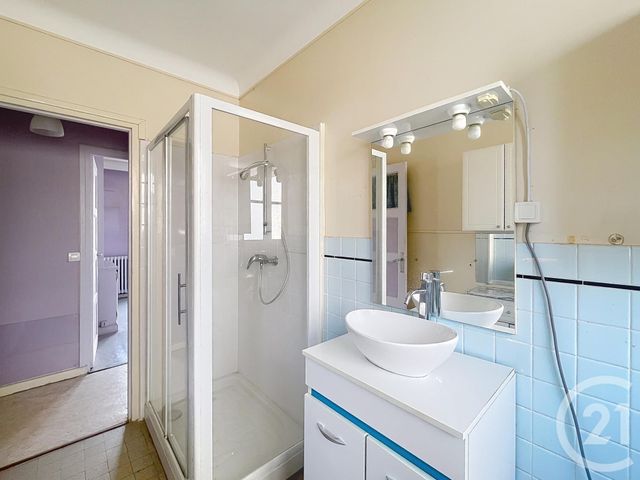 Appartement F3 à vendre - 3 pièces - 65.18 m2 - MONTEREAU FAULT YONNE - 77 - ILE-DE-FRANCE - Century 21 Martinot Immobilier