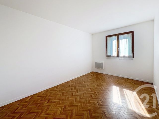 Appartement F3 à vendre - 3 pièces - 56.0 m2 - MONTEREAU FAULT YONNE - 77 - ILE-DE-FRANCE - Century 21 Martinot Immobilier