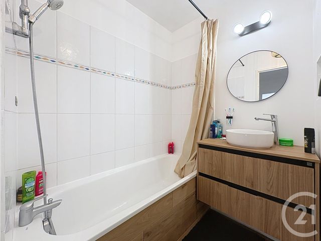 Appartement F3 à vendre - 3 pièces - 60.74 m2 - MONTEREAU FAULT YONNE - 77 - ILE-DE-FRANCE - Century 21 Martinot Immobilier