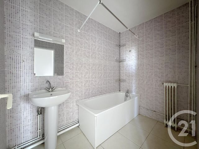 Appartement F3 à vendre - 3 pièces - 58.22 m2 - MONTEREAU FAULT YONNE - 77 - ILE-DE-FRANCE - Century 21 Martinot Immobilier