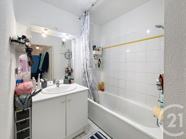 Appartement F2 bis à vendre - 3 pièces - 51.88 m2 - MONTEREAU FAULT YONNE - 77 - ILE-DE-FRANCE - Century 21 Martinot Immobilier