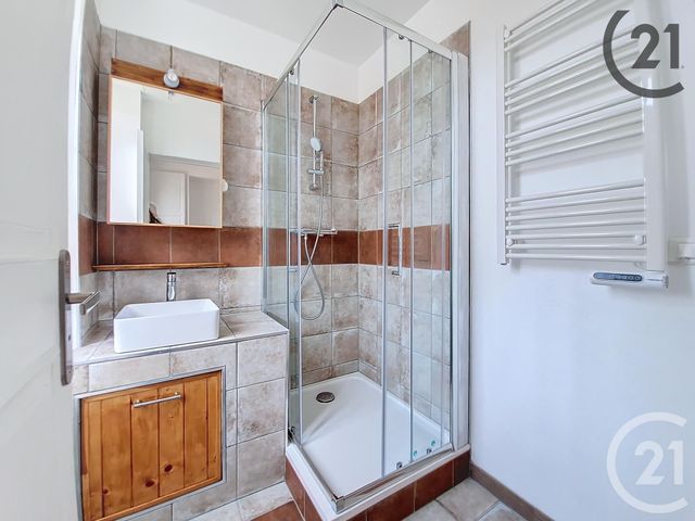 Appartement F2 à vendre - 2 pièces - 50.7 m2 - MONTEREAU FAULT YONNE - 77 - ILE-DE-FRANCE - Century 21 Martinot Immobilier