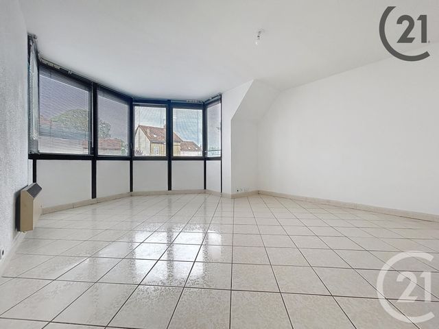 Appartement F3 à vendre - 3 pièces - 84.0 m2 - MONTEREAU FAULT YONNE - 77 - ILE-DE-FRANCE - Century 21 Martinot Immobilier
