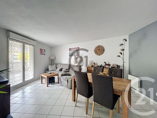 Appartement F3 à vendre - 3 pièces - 64.0 m2 - MONTEREAU FAULT YONNE - 77 - ILE-DE-FRANCE - Century 21 Martinot Immobilier