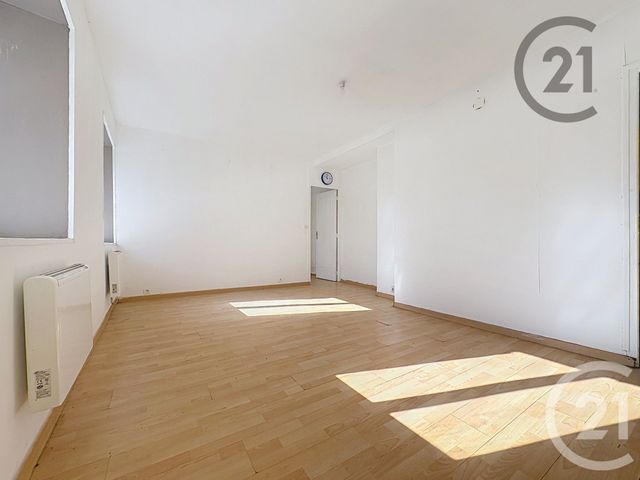 Appartement F2 bis à vendre - 3 pièces - 54.27 m2 - MONTEREAU FAULT YONNE - 77 - ILE-DE-FRANCE - Century 21 Martinot Immobilier
