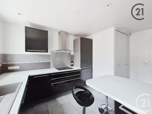 Appartement F4 à louer - 4 pièces - 102.0 m2 - MONTEREAU FAULT YONNE - 77 - ILE-DE-FRANCE - Century 21 Martinot Immobilier