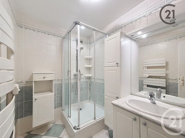 Appartement F4 à louer - 4 pièces - 102.0 m2 - MONTEREAU FAULT YONNE - 77 - ILE-DE-FRANCE - Century 21 Martinot Immobilier