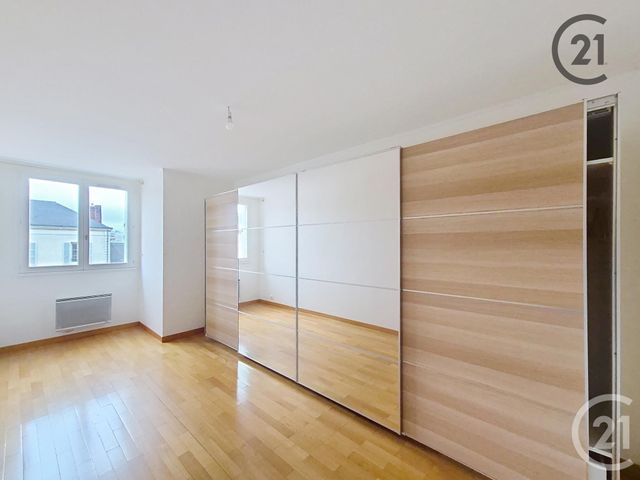 Appartement F4 à louer - 4 pièces - 102.0 m2 - MONTEREAU FAULT YONNE - 77 - ILE-DE-FRANCE - Century 21 Martinot Immobilier