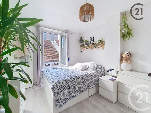 Afficher la photo en grand Appartement F1 à louer - 1 pièce - 32.0 m2 - MONTEREAU FAULT YONNE - 77 - ILE-DE-FRANCE - Century 21 Martinot Immobilier