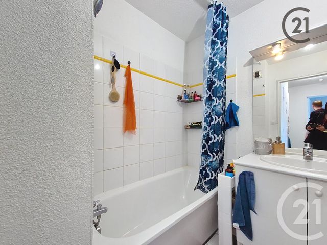 Appartement à louer - 2 pièces - 46.0 m2 - MONTEREAU FAULT YONNE - 77 - ILE-DE-FRANCE - Century 21 Martinot Immobilier