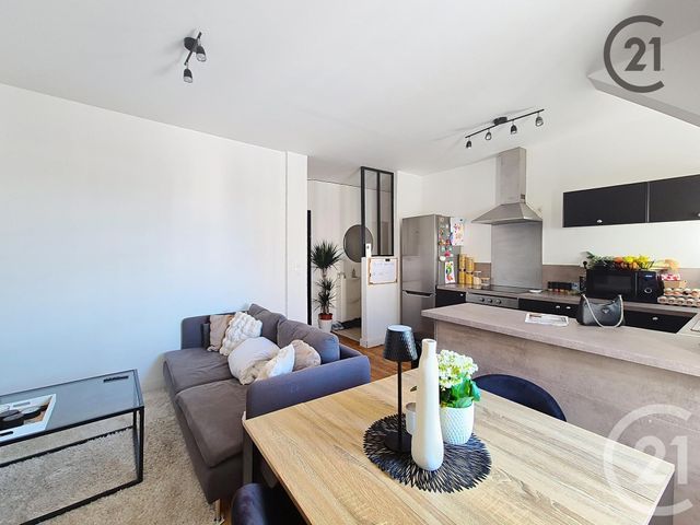 Appartement F3 à louer - 3 pièces - 56.6 m2 - MONTEREAU FAULT YONNE - 77 - ILE-DE-FRANCE - Century 21 Martinot Immobilier