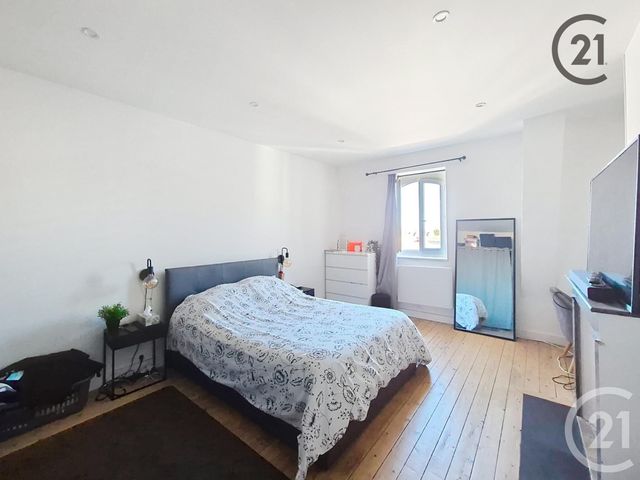 Appartement F3 à louer - 3 pièces - 56.6 m2 - MONTEREAU FAULT YONNE - 77 - ILE-DE-FRANCE - Century 21 Martinot Immobilier