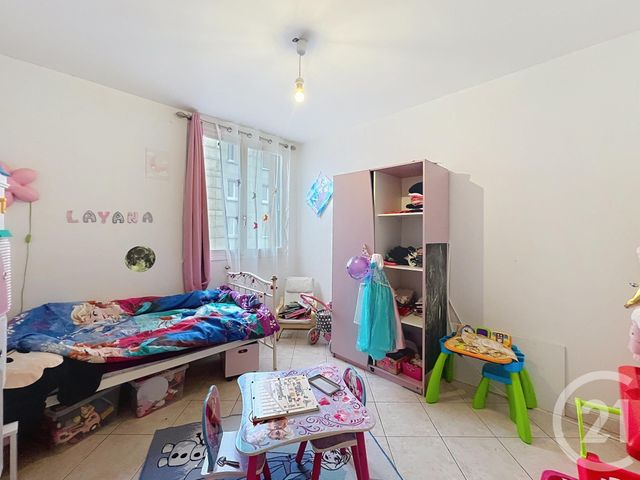 Appartement F4 à vendre - 4 pièces - 76.99 m2 - MONTEREAU FAULT YONNE - 77 - ILE-DE-FRANCE - Century 21 Martinot Immobilier