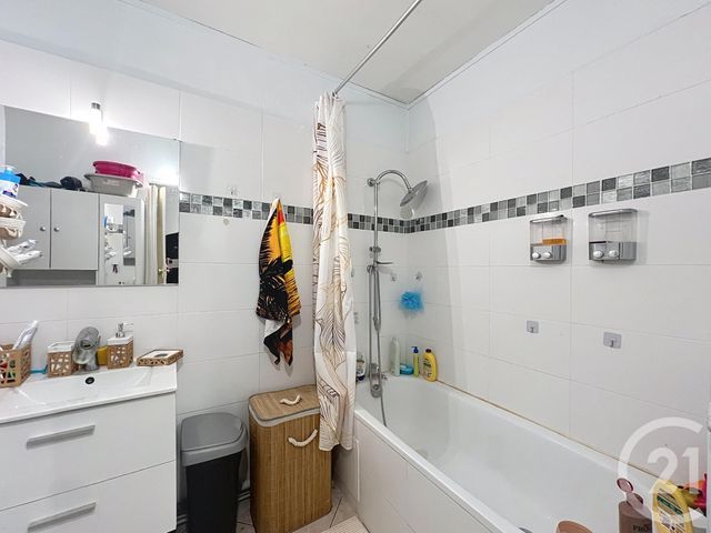 Appartement F4 à vendre - 4 pièces - 76.99 m2 - MONTEREAU FAULT YONNE - 77 - ILE-DE-FRANCE - Century 21 Martinot Immobilier