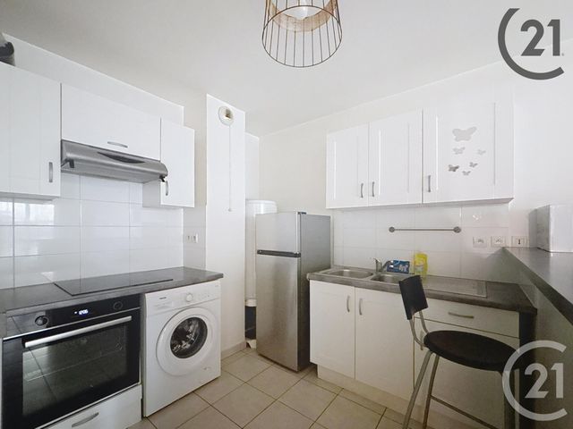 Afficher la photo en grand Appartement à louer - 2 pièces - 44.0 m2 - MONTEREAU FAULT YONNE - 77 - ILE-DE-FRANCE - Century 21 Martinot Immobilier