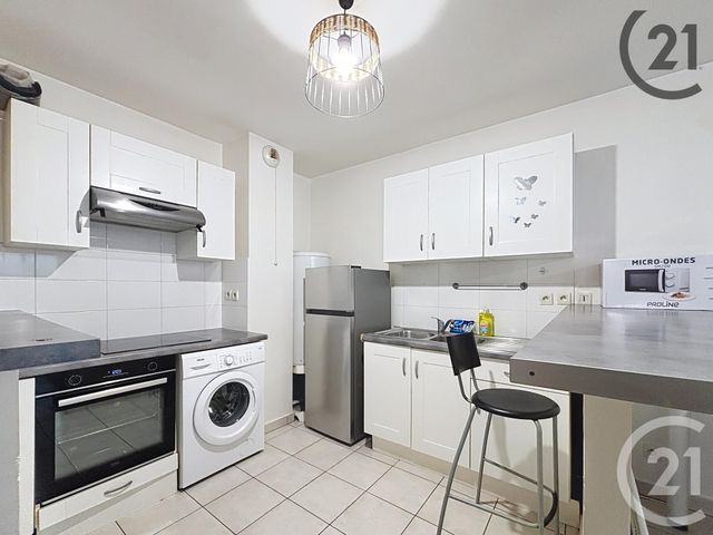 Afficher la photo en grand Appartement à louer - 2 pièces - 44.0 m2 - MONTEREAU FAULT YONNE - 77 - ILE-DE-FRANCE - Century 21 Martinot Immobilier