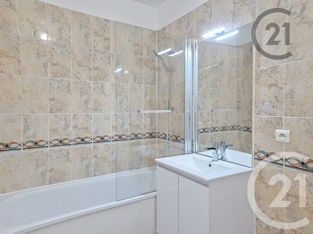 Appartement F2 à louer - 2 pièces - 44.0 m2 - MONTEREAU FAULT YONNE - 77 - ILE-DE-FRANCE - Century 21 Martinot Immobilier